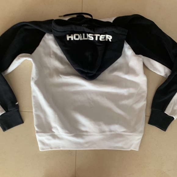Hollister white with black trim hoodie. Size medium. Excellent condition. - Picture 6 of 6